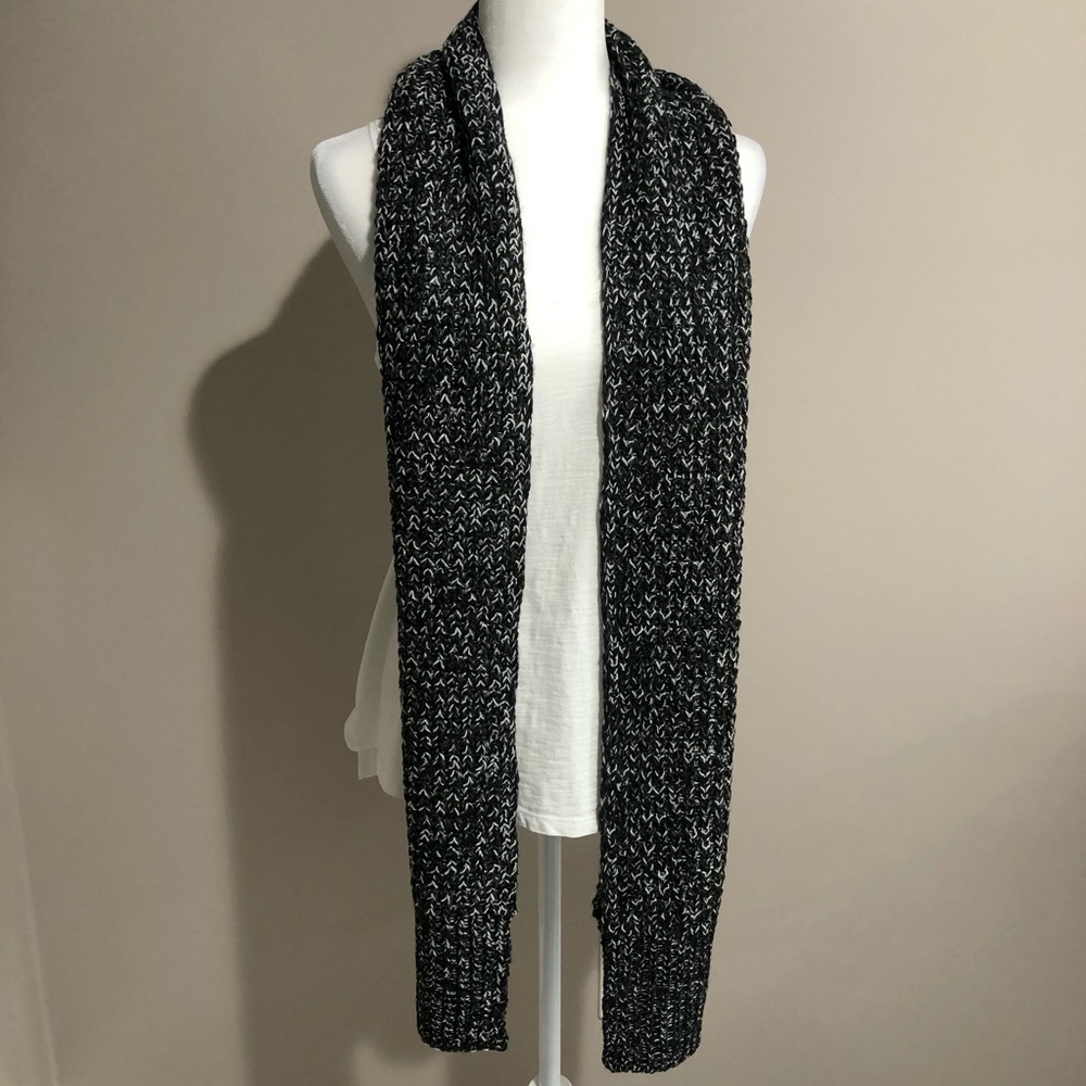 NWOT VS Knit Scarf